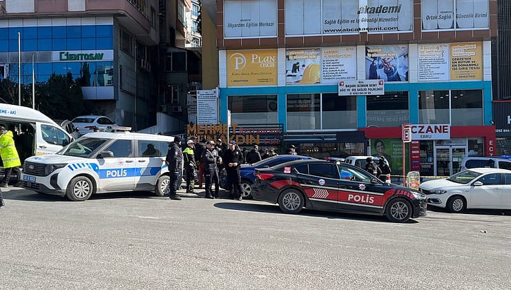 Kocaeli’de  Restoranda Rehine Krizi Ortağını Vurdu