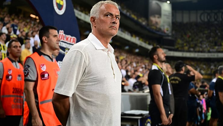 TRANSFER HABERLERİ | Mourinho’dan Sürpriz Karar! Fenerbahçe’de O İsimlere Yol Göründü
